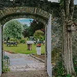 County Arms 4* Birr