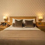 County Arms Hotell 4*