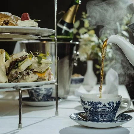 Hotel County Arms 4*