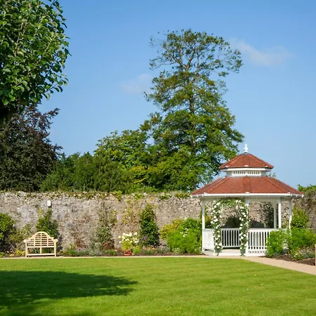 Hotel County Arms 4*