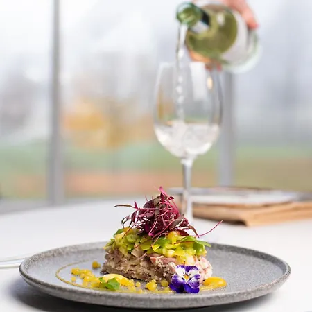 Hotel County Arms 4*