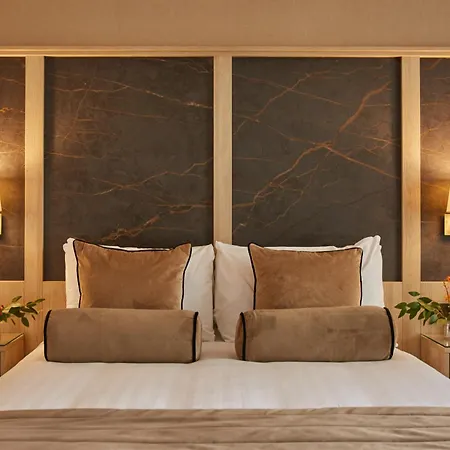 County Arms 4* Birr