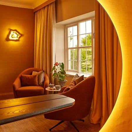 County Arms Hotel 4*