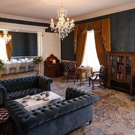 County Arms Hotel