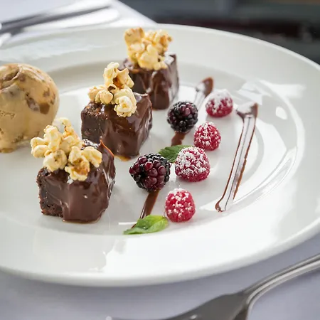 County Arms Hotel 4*