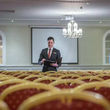 County Arms Hotel 4*