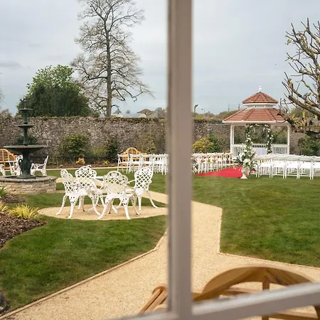 Hotel County Arms 4*