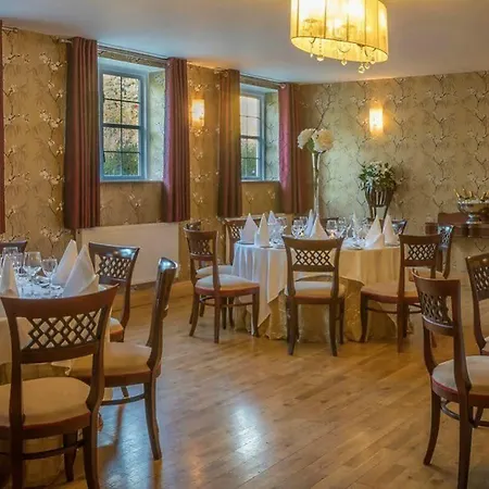 County Arms Hotel 4*