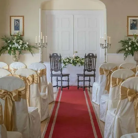County Arms 4* Birr
