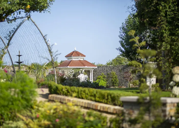 Отель County Arms