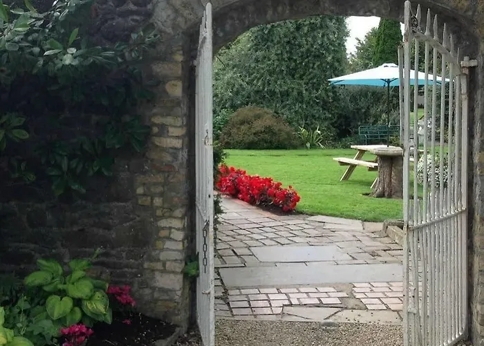 County Arms Hotell 4*